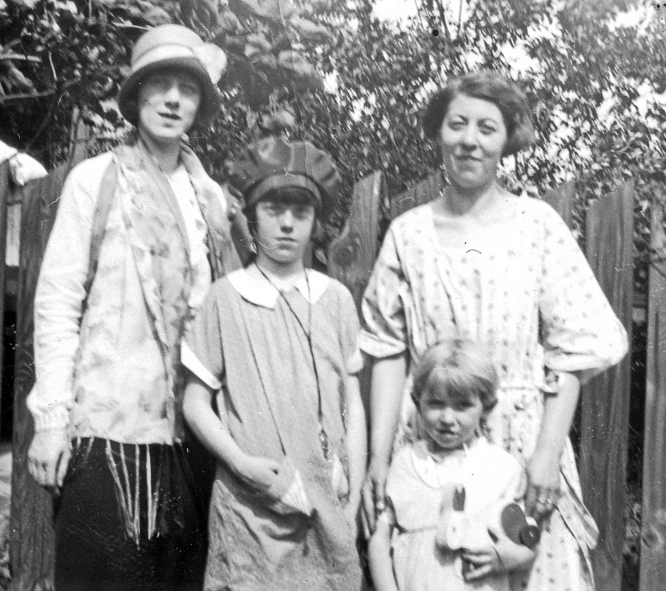 Ragnhild, Connie, Astrid & Martha (1925)